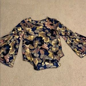Cable and gauge women’s floral print top